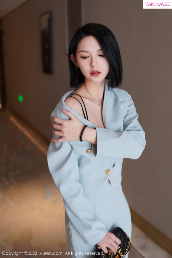   [XiuRen]高清写真图 2023.06.09 No.6885 乔一一 丝袜美腿第3张图片